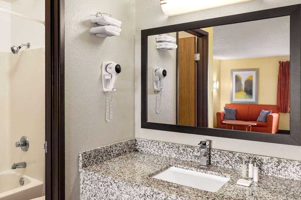 Baymont By Wyndham Cedar Rapids Hotel Kamer foto
