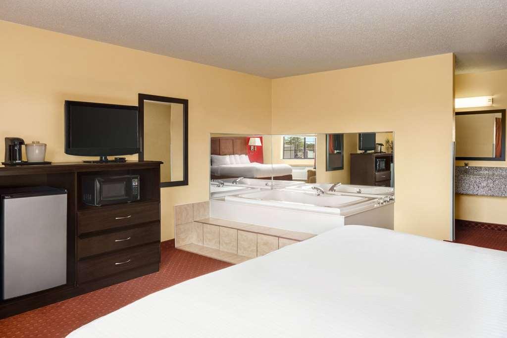 Baymont By Wyndham Cedar Rapids Hotel Kamer foto