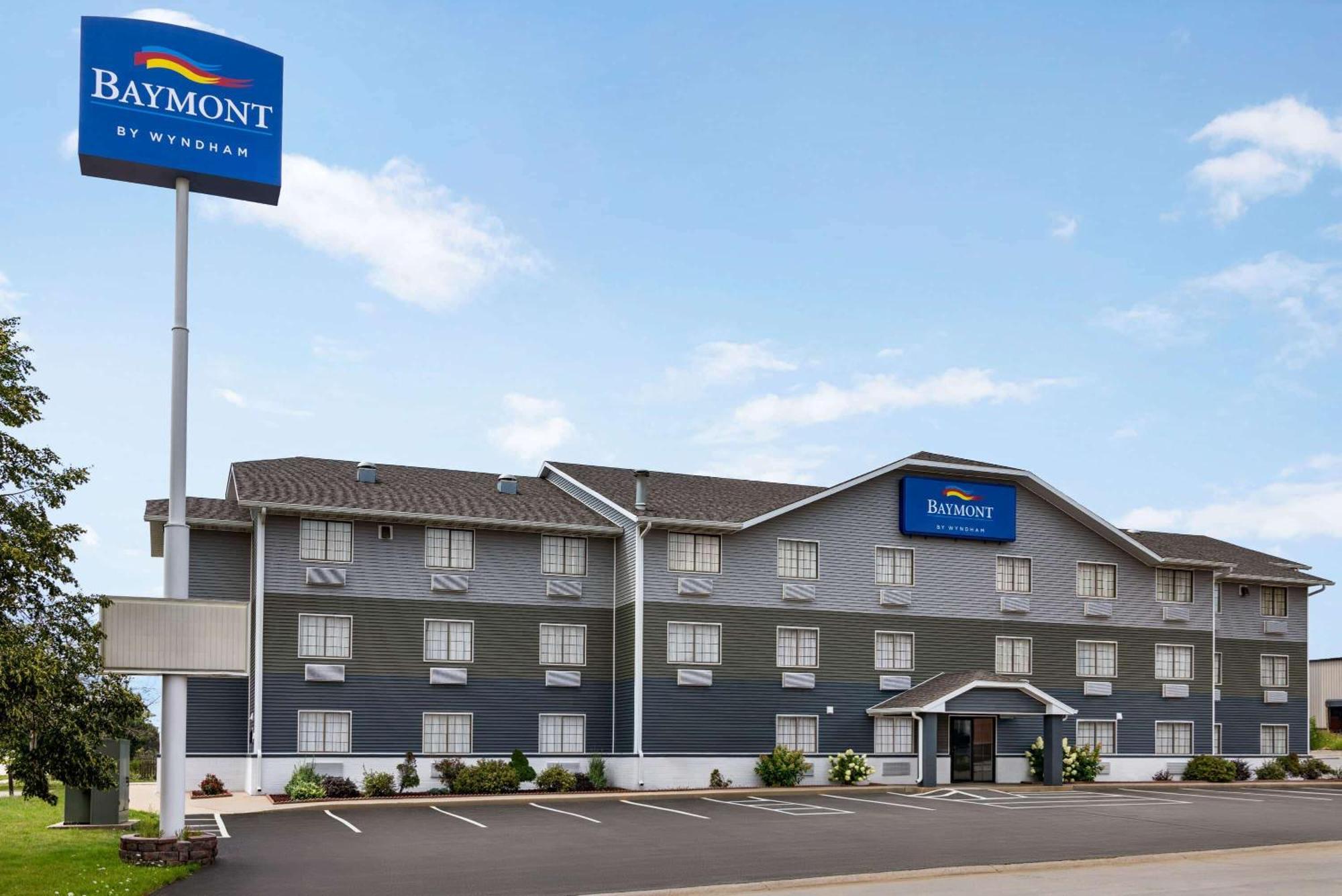 Baymont By Wyndham Cedar Rapids Hotel Buitenkant foto