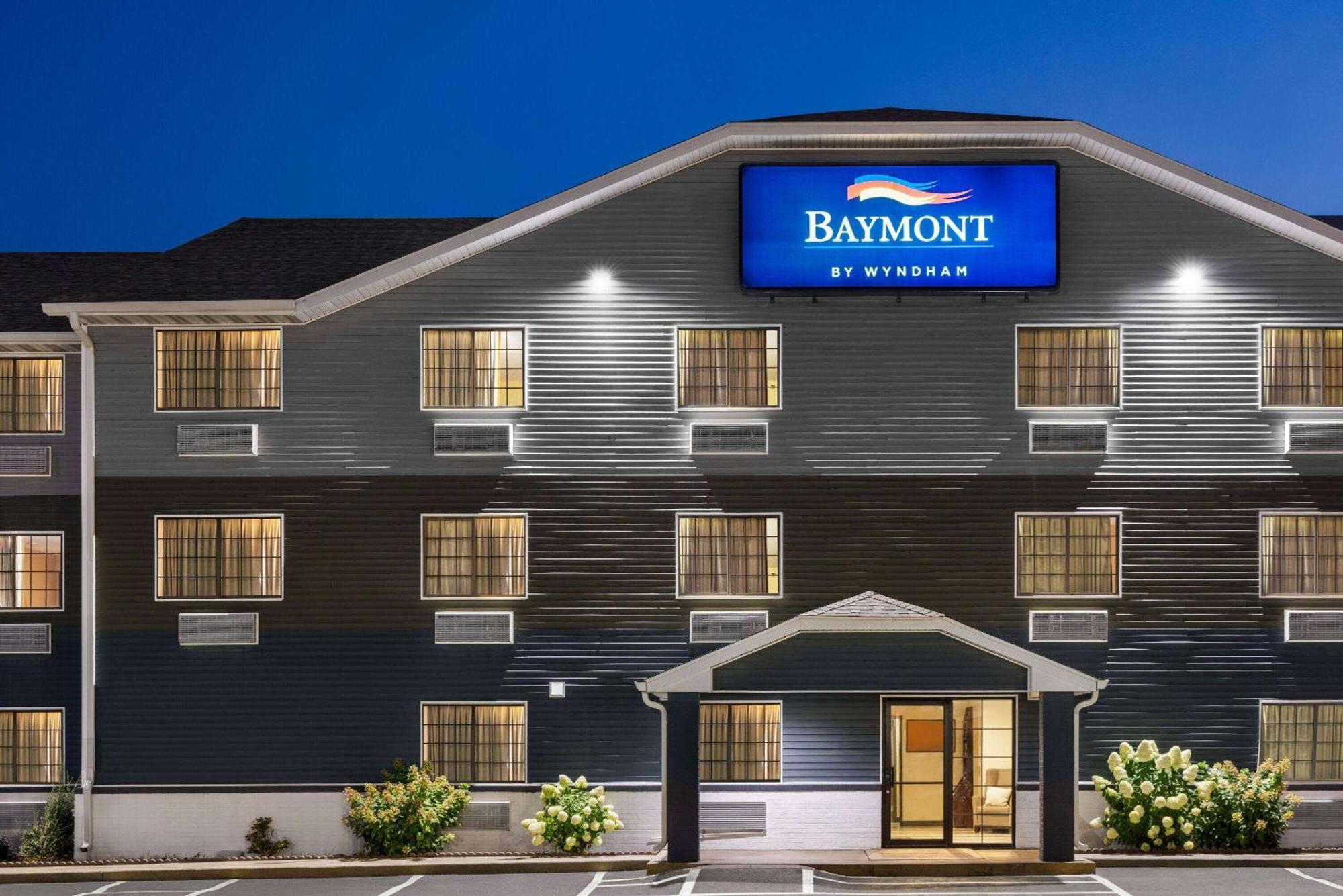 Baymont By Wyndham Cedar Rapids Hotel Buitenkant foto