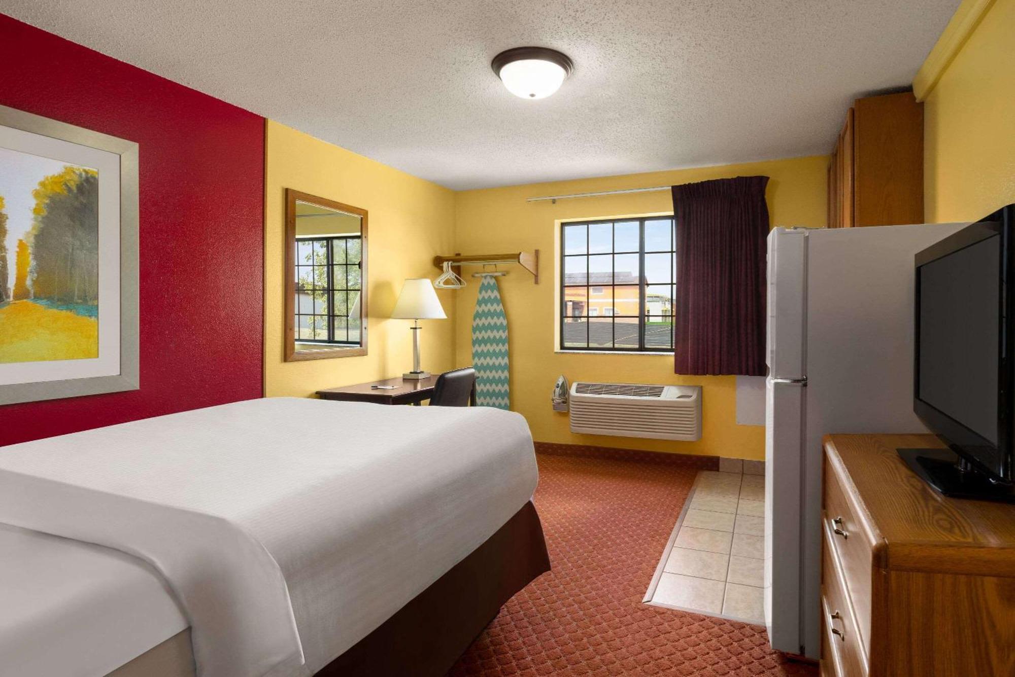 Baymont By Wyndham Cedar Rapids Hotel Buitenkant foto