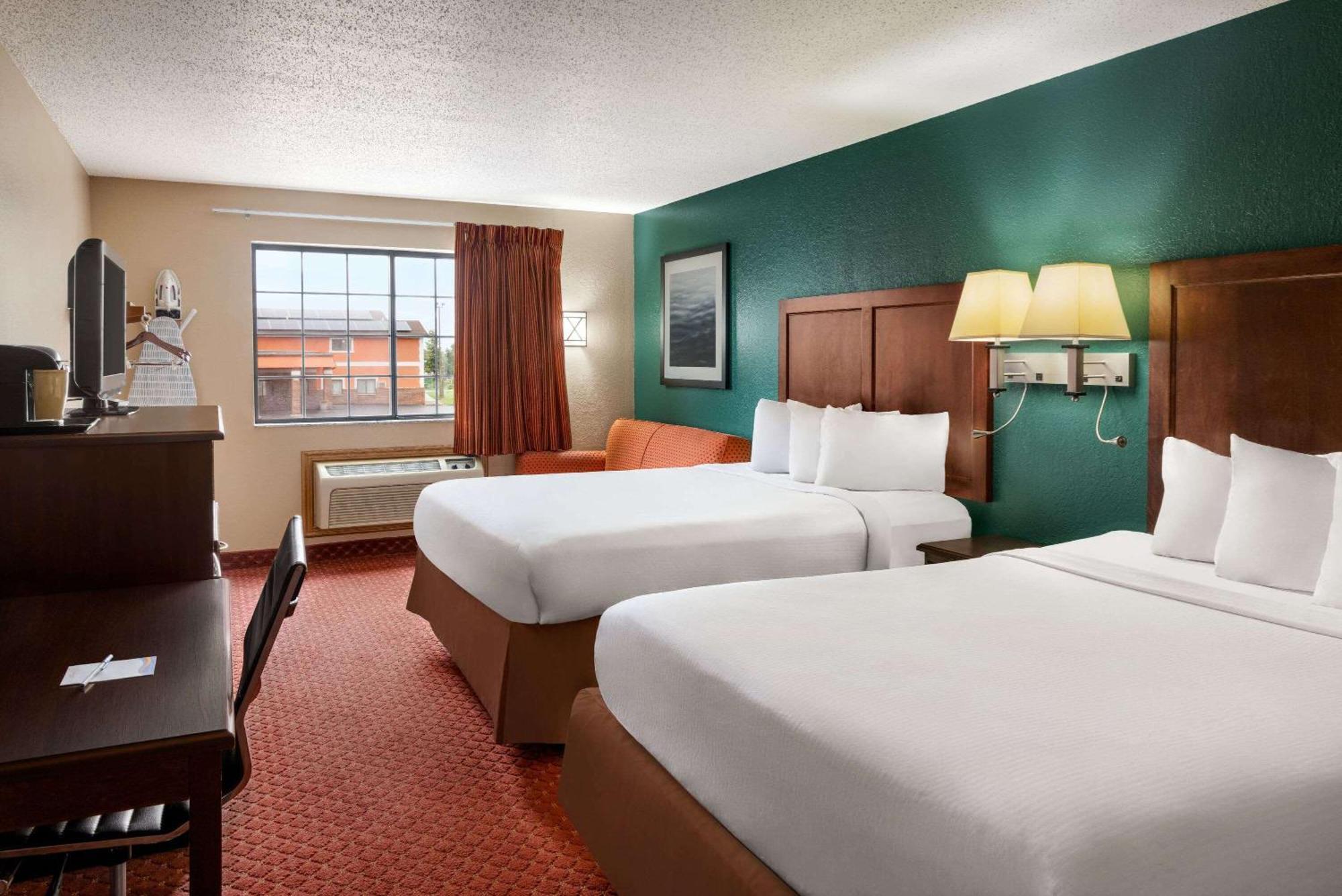 Baymont By Wyndham Cedar Rapids Hotel Buitenkant foto