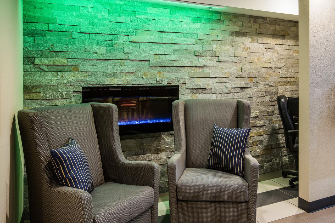 Baymont By Wyndham Cedar Rapids Hotel Buitenkant foto